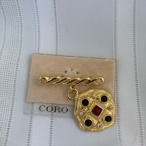 Vtg Coro Tudor Style Brooch